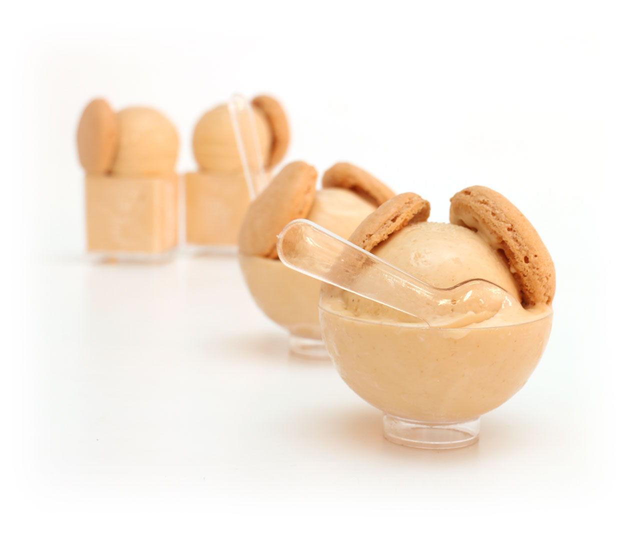 W 13 Macarons